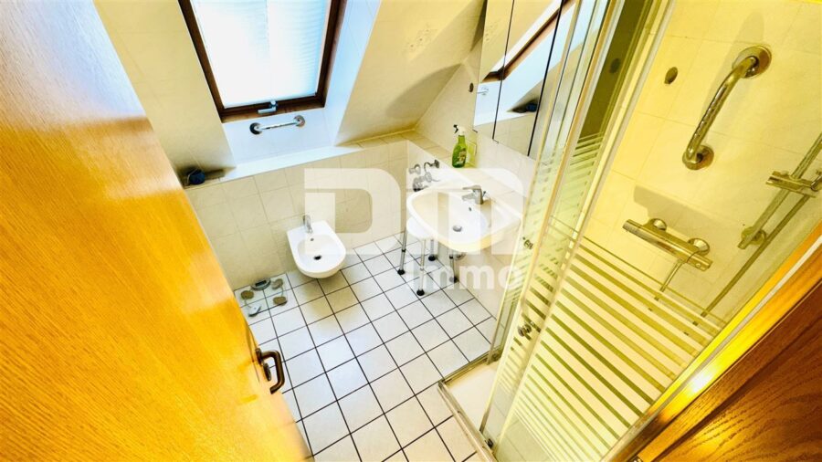 Modernisierte Etagenwohnung in gehobener Seniorenanlage BJ 1995 mit vielen Extras - Badezimmer / Dusche / Bidet